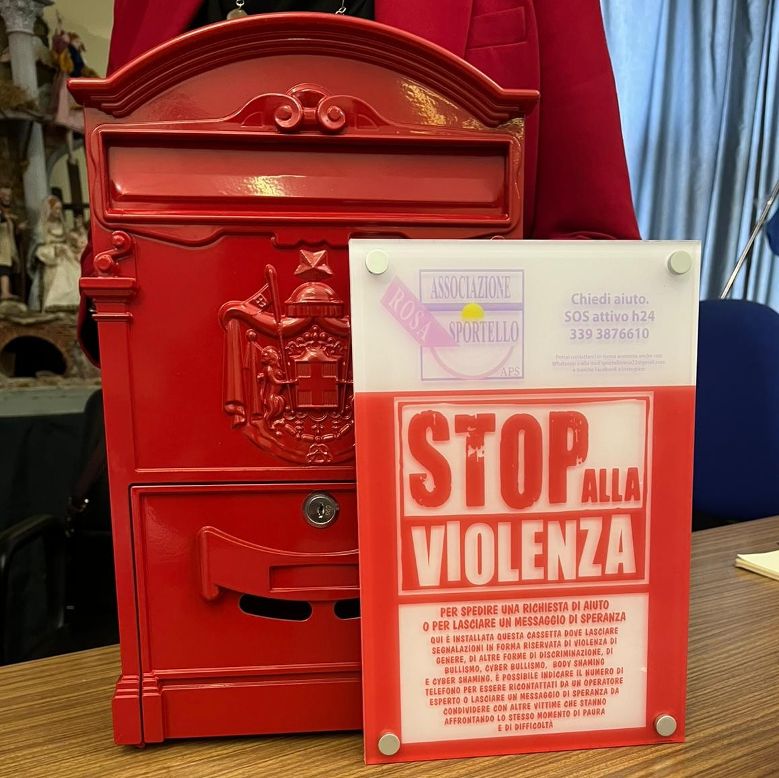 GROTTAMINARDA. Una “Cassetta Rossa” contro violenze e discriminazioni: iniziativa all’Istituto San Tommaso d’Aquino