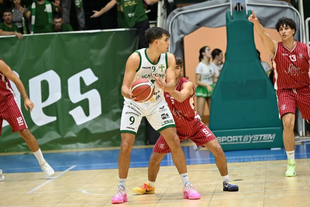 SCANDONE AVELLINO TRAVOLGENTE: DOMINATA CAIAZZO AL DEL MAURO (93 56)