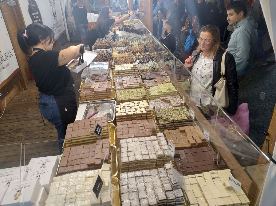 Chocoland al Vomero: Una Festa del Cioccolato Artigianale a Napoli Chocoland al Vomero: Una Festa del Cioccolato Artigianale a Napoli