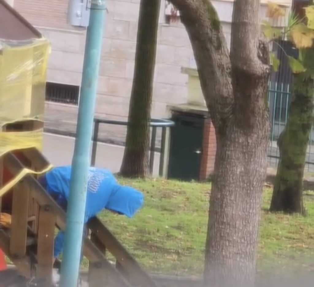 Sperone. Presenza di un minore in difficoltà accampatosi nella Villa Comunale. Nonostante le segnalazioni nessuno interviene