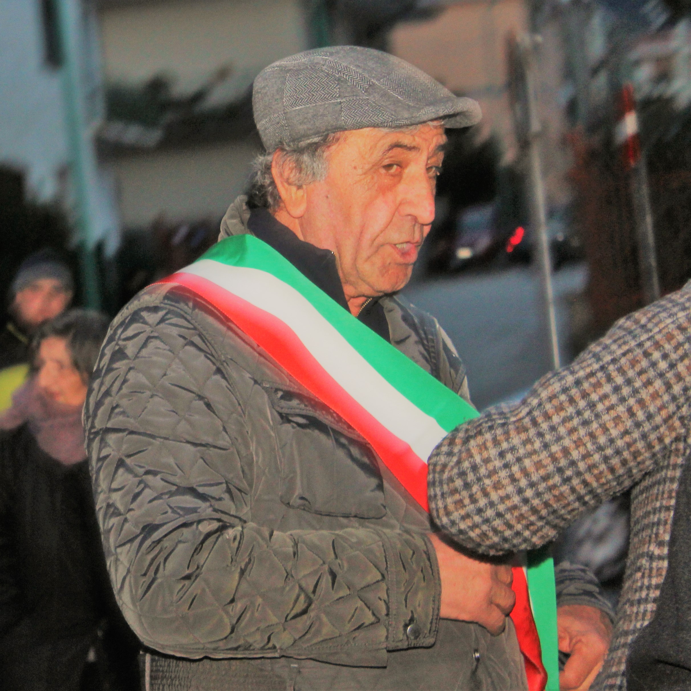 Don Justine, vent’anni di sacerdozio: il sindaco Antonio Colucci esprime gratitudine e affetto a nome della comunità
