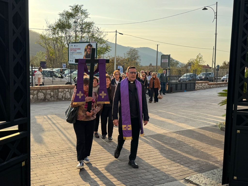 Pellegrinaggio di Ognissanti al Cimitero: la comunità in cammino con don Giuseppe Autorino
