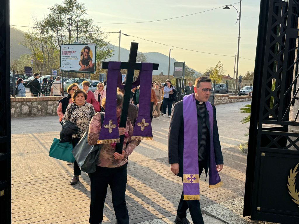 Pellegrinaggio di Ognissanti al Cimitero: la comunità in cammino con don Giuseppe Autorino