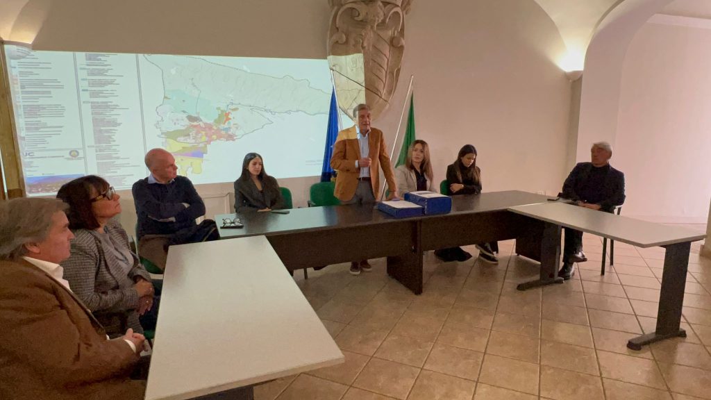 Avella, presentato alla stampa il nuovo PUC: “Un risultato atteso da quasi 50 anni”. Foto e Video