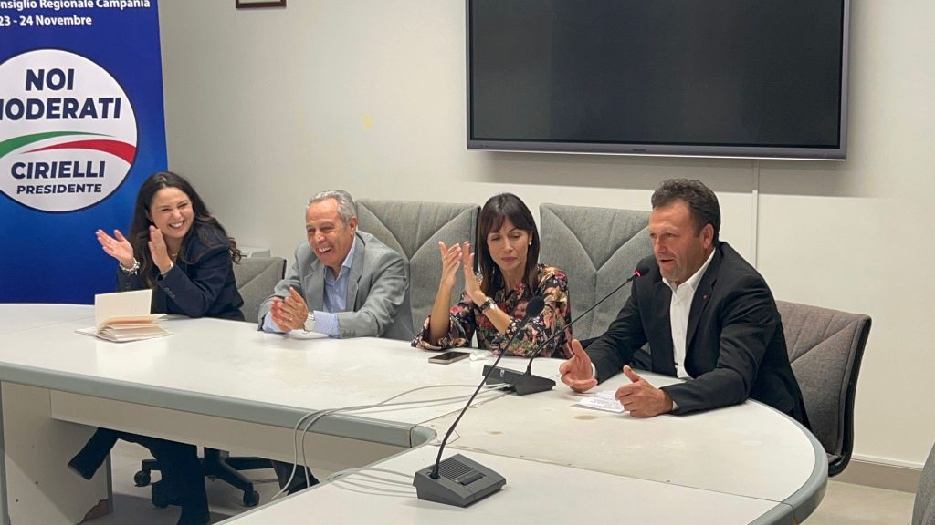 Sirignano, Mara Carfagna in Irpinia: “Serve un cambiamento dopo 10 anni di De Luca”. Incontro con il candidato Paolo Rozza