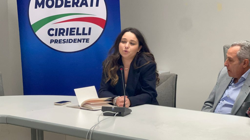 Sirignano, Mara Carfagna in Irpinia: “Serve un cambiamento dopo 10 anni di De Luca”. Incontro con il candidato Paolo Rozza