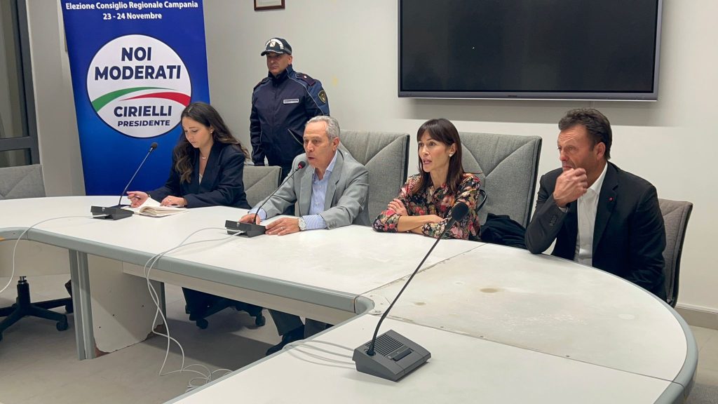 Sirignano, Mara Carfagna in Irpinia: “Serve un cambiamento dopo 10 anni di De Luca”. Incontro con il candidato Paolo Rozza