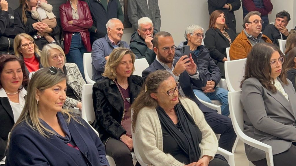 Sirignano, Mara Carfagna in Irpinia: “Serve un cambiamento dopo 10 anni di De Luca”. Incontro con il candidato Paolo Rozza