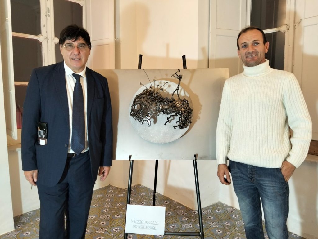 “Scinteie illumina Bacoli: primo premio alla mostra internazionale” “Scinteie illumina Bacoli: primo premio alla mostra internazionale”