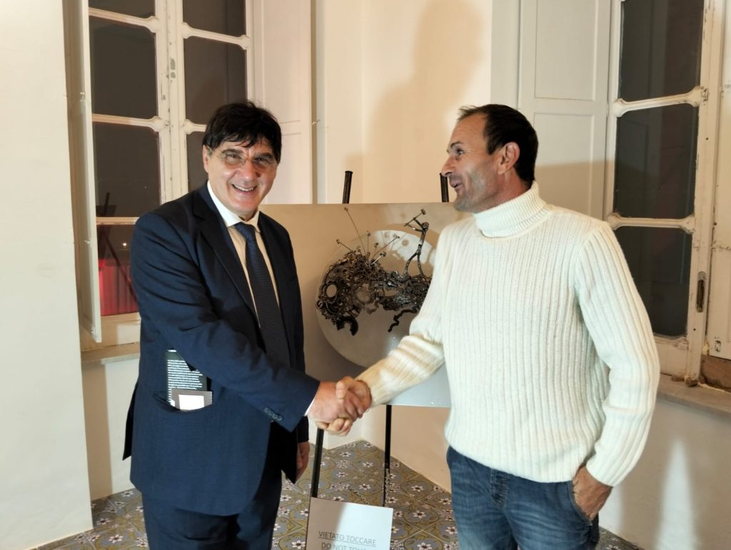 “Scinteie illumina Bacoli: primo premio alla mostra internazionale” “Scinteie illumina Bacoli: primo premio alla mostra internazionale”