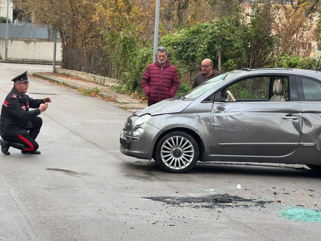Mugnano del Cardinale, auto si ribalta in via Campo: donna trasportata al Moscati per accertamenti