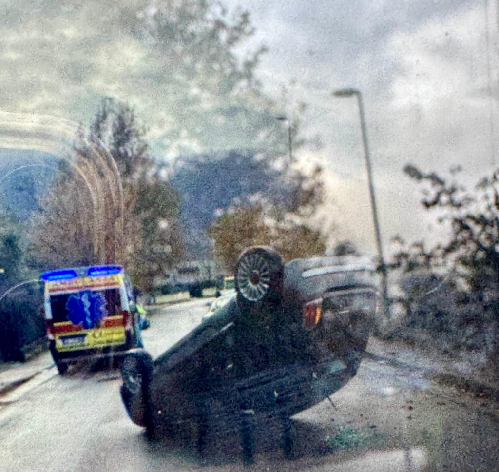 Mugnano del Cardinale, auto si ribalta in via Campo: donna trasportata al Moscati per accertamenti