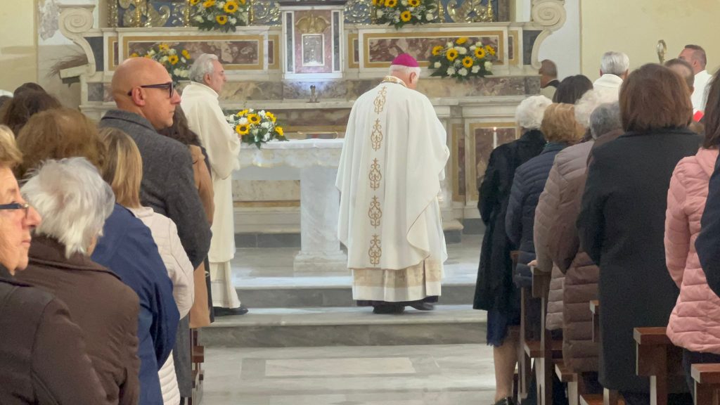 Tufino ritrova il suo cuore spirituale: riaperta la Chiesa di San Bartolomeo nella solennità di Cristo Re. Video e Foto Tufino ritrova il suo cuore spirituale: riaperta la Chiesa di San Bartolomeo nella solennità di Cristo Re. Video e Foto