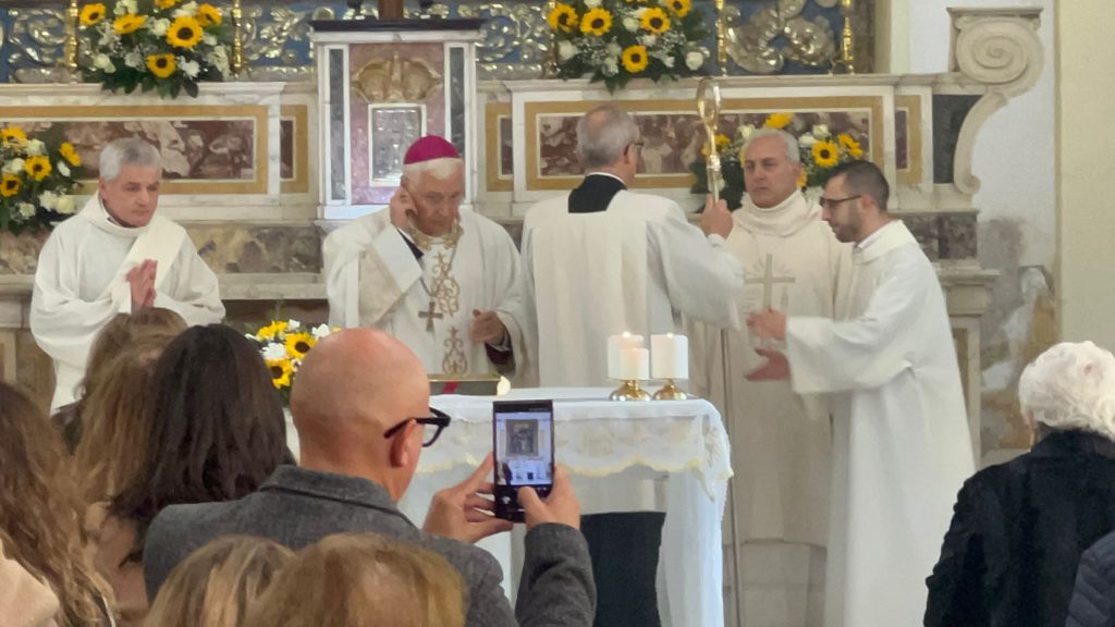 Tufino ritrova il suo cuore spirituale: riaperta la Chiesa di San Bartolomeo nella solennità di Cristo Re. Video e Foto Tufino ritrova il suo cuore spirituale: riaperta la Chiesa di San Bartolomeo nella solennità di Cristo Re. Video e Foto
