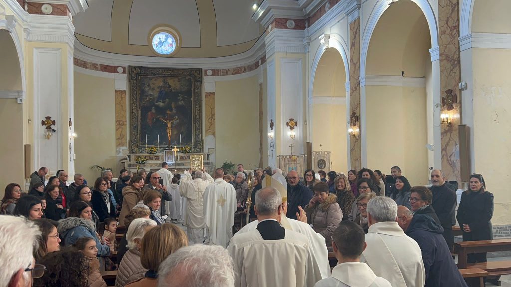Tufino ritrova il suo cuore spirituale: riaperta la Chiesa di San Bartolomeo nella solennità di Cristo Re. Video e Foto Tufino ritrova il suo cuore spirituale: riaperta la Chiesa di San Bartolomeo nella solennità di Cristo Re. Video e Foto
