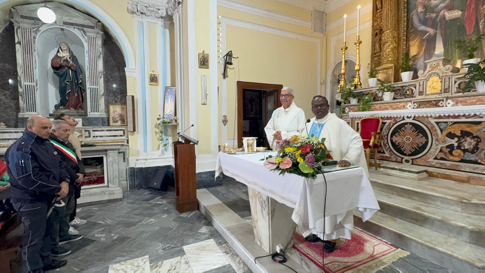 Don Justine, vent’anni di sacerdozio: il sindaco Antonio Colucci esprime gratitudine e affetto a nome della comunità