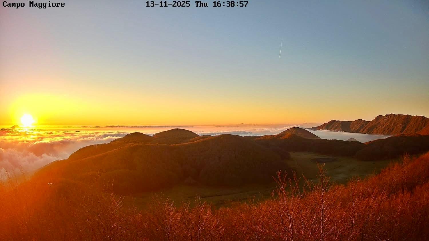 Montevergine, il cielo si accende: il tramonto che ha incantato l’Irpinia Montevergine, il cielo si accende: il tramonto che ha incantato l’Irpinia
