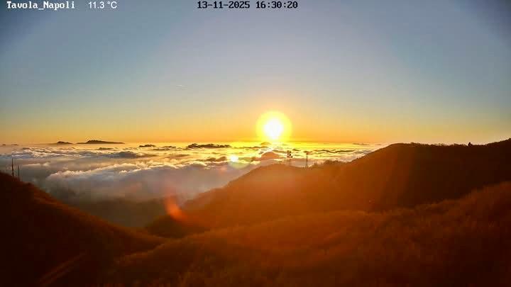 Montevergine, il cielo si accende: il tramonto che ha incantato l’Irpinia Montevergine, il cielo si accende: il tramonto che ha incantato l’Irpinia