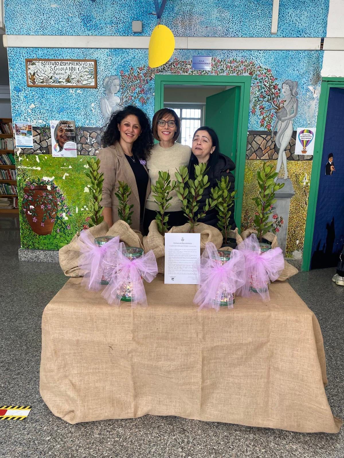 Roccarainola celebra la Giornata della Gentilezza: alberelli e sorrisi per gli studenti