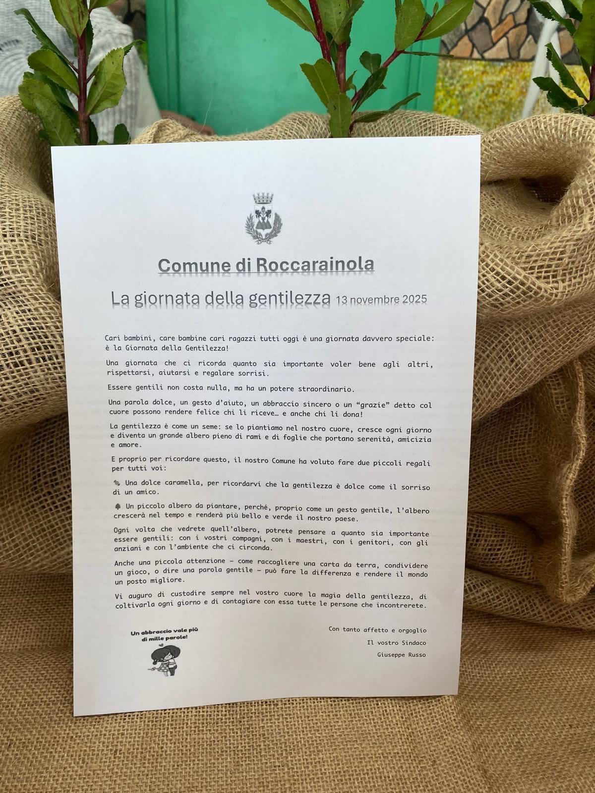 Roccarainola celebra la Giornata della Gentilezza: alberelli e sorrisi per gli studenti
