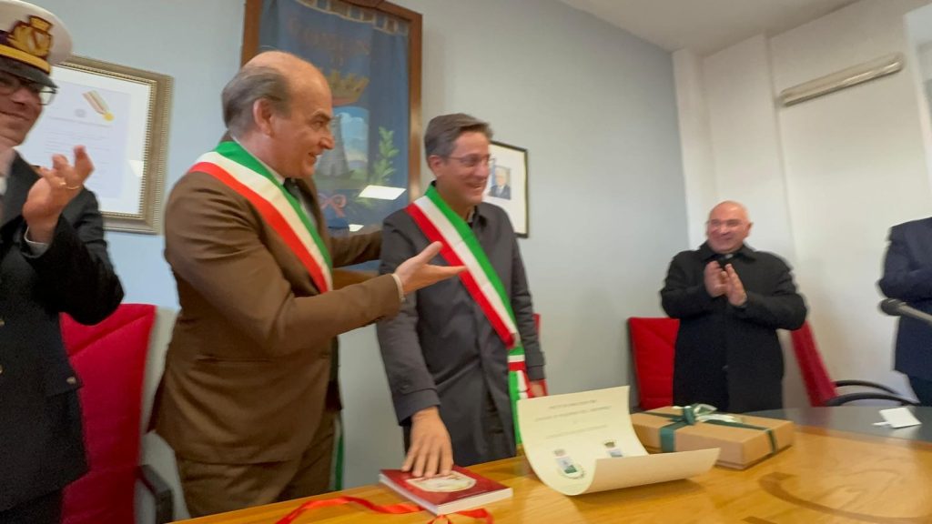 A Mugnano del Cardinale il sindaco Gennaro D’Acunzi celebra il Patto di Amicizia: “Costruiamo ponti, non barriere”