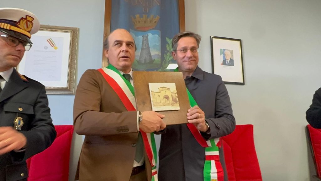 A Mugnano del Cardinale il sindaco Gennaro D’Acunzi celebra il Patto di Amicizia: “Costruiamo ponti, non barriere”