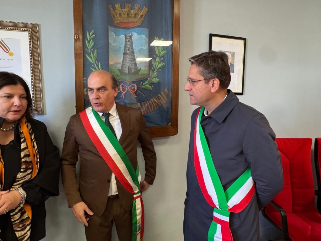 A Mugnano del Cardinale il sindaco Gennaro D’Acunzi celebra il Patto di Amicizia: “Costruiamo ponti, non barriere”