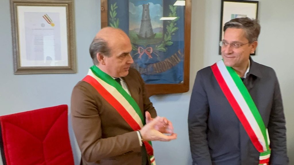 A Mugnano del Cardinale il sindaco Gennaro D’Acunzi celebra il Patto di Amicizia: “Costruiamo ponti, non barriere”