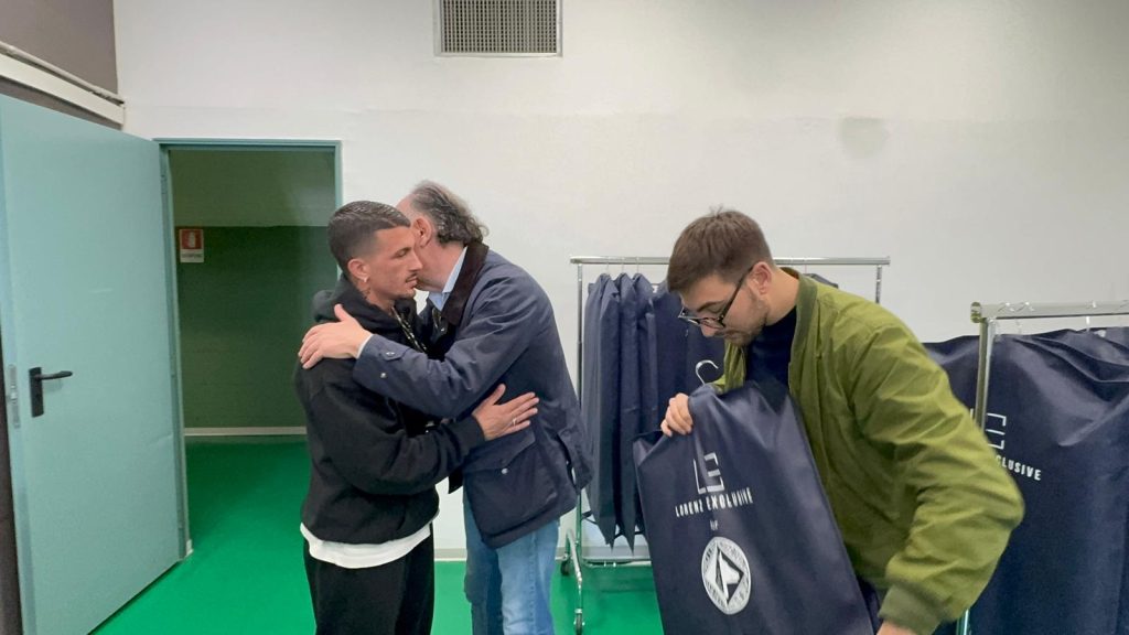 U.S. Avellino, svelata la nuova eleganza: consegnati gli abiti ufficiali 25 26(foto)