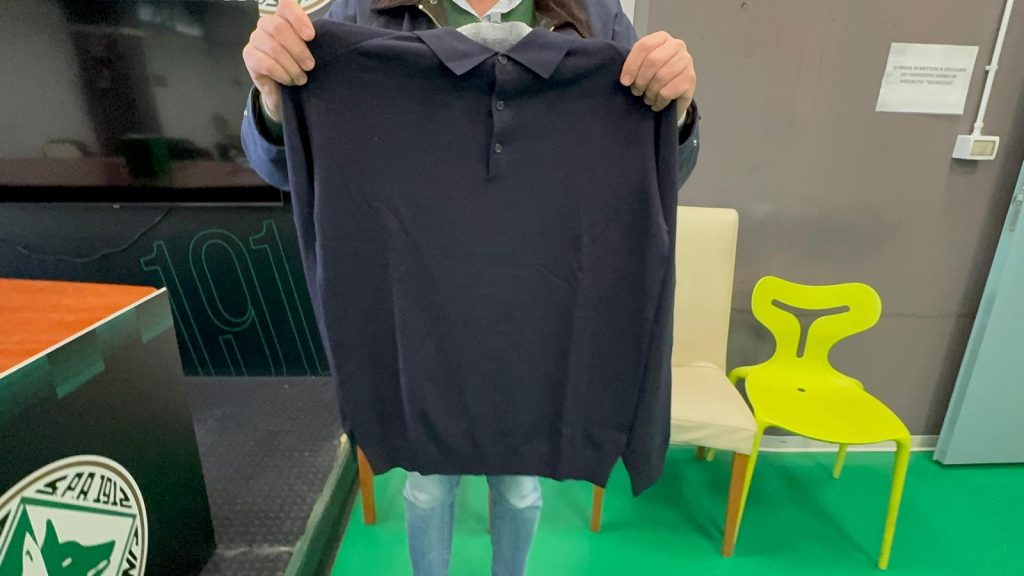 U.S. Avellino, svelata la nuova eleganza: consegnati gli abiti ufficiali 25 26(foto)