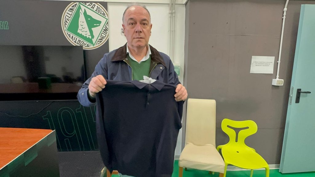 U.S. Avellino, svelata la nuova eleganza: consegnati gli abiti ufficiali 25 26(foto)