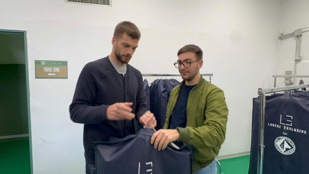 U.S. Avellino, svelata la nuova eleganza: consegnati gli abiti ufficiali 25 26(foto)