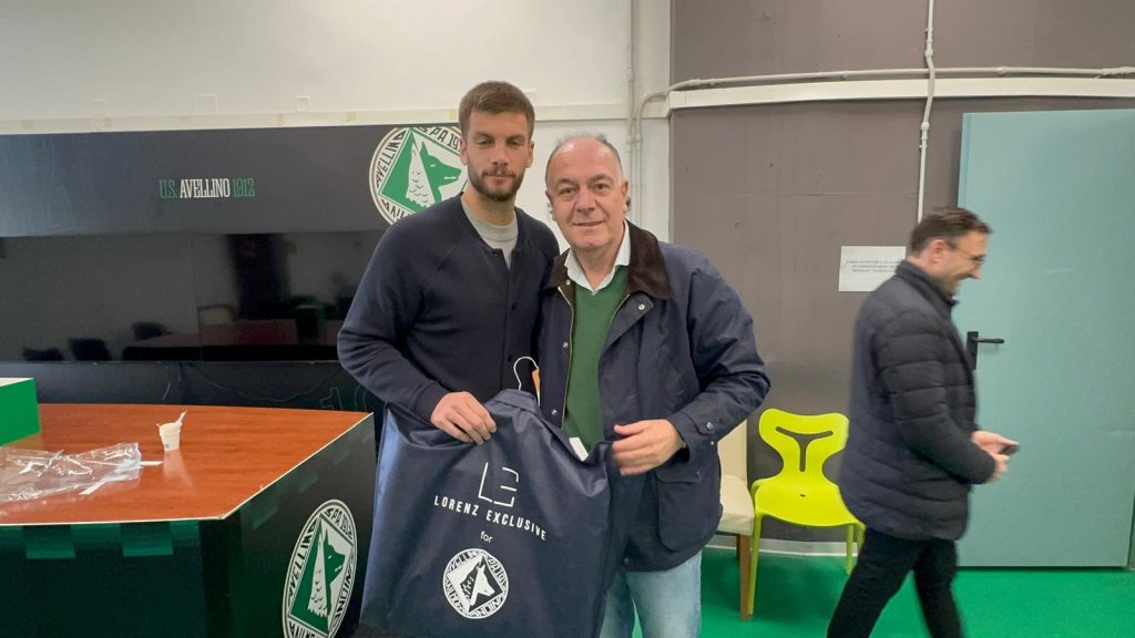 U.S. Avellino, svelata la nuova eleganza: consegnati gli abiti ufficiali 25 26(foto)