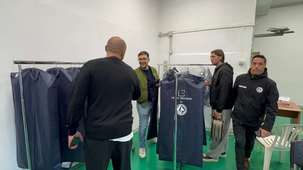 U.S. Avellino, svelata la nuova eleganza: consegnati gli abiti ufficiali 25 26(foto)