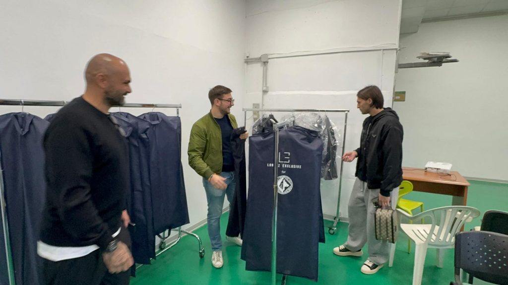 U.S. Avellino, svelata la nuova eleganza: consegnati gli abiti ufficiali 25 26(foto)