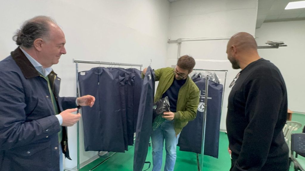 U.S. Avellino, svelata la nuova eleganza: consegnati gli abiti ufficiali 25 26(foto)