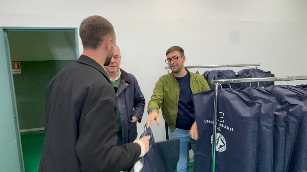 U.S. Avellino, svelata la nuova eleganza: consegnati gli abiti ufficiali 25 26(foto)