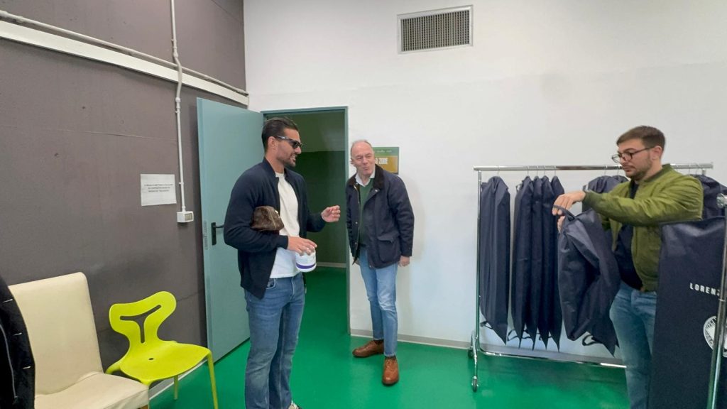 U.S. Avellino, svelata la nuova eleganza: consegnati gli abiti ufficiali 25 26(foto)