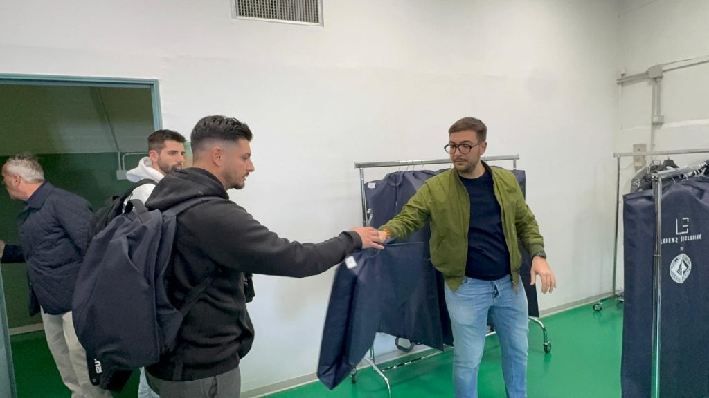 U.S. Avellino, svelata la nuova eleganza: consegnati gli abiti ufficiali 25 26(foto)