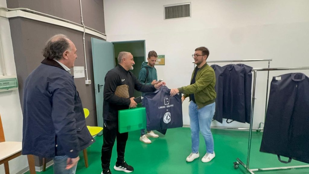 U.S. Avellino, svelata la nuova eleganza: consegnati gli abiti ufficiali 25 26(foto)