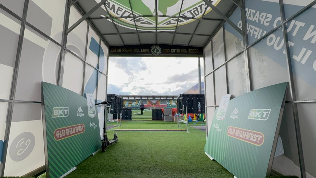 U.S. Avellino, svelata la nuova eleganza: consegnati gli abiti ufficiali 25 26(foto)