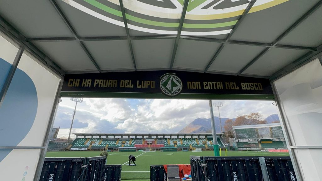 U.S. Avellino, svelata la nuova eleganza: consegnati gli abiti ufficiali 25 26(foto)