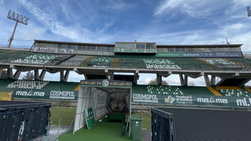 U.S. Avellino, svelata la nuova eleganza: consegnati gli abiti ufficiali 25 26(foto)