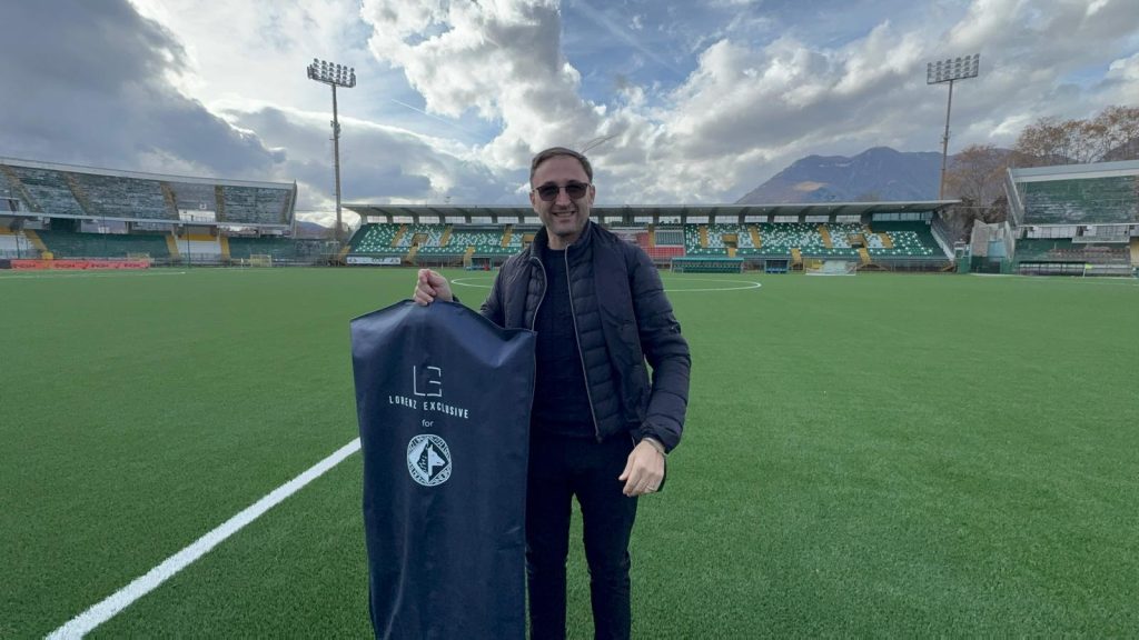 U.S. Avellino, svelata la nuova eleganza: consegnati gli abiti ufficiali 25 26(foto)