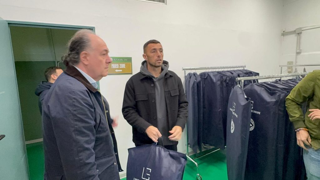 U.S. Avellino, svelata la nuova eleganza: consegnati gli abiti ufficiali 25 26(foto)