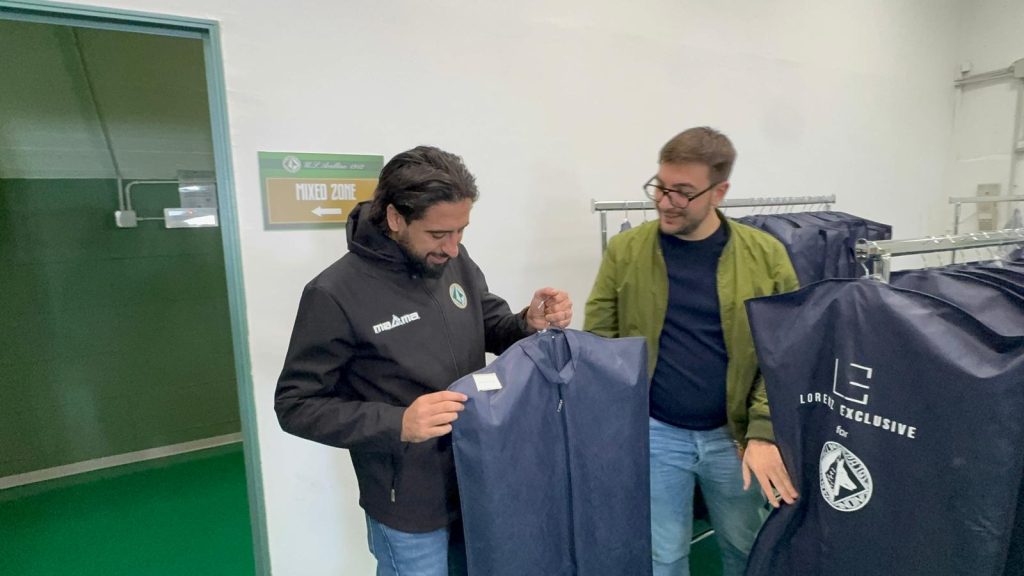 U.S. Avellino, svelata la nuova eleganza: consegnati gli abiti ufficiali 25 26(foto)