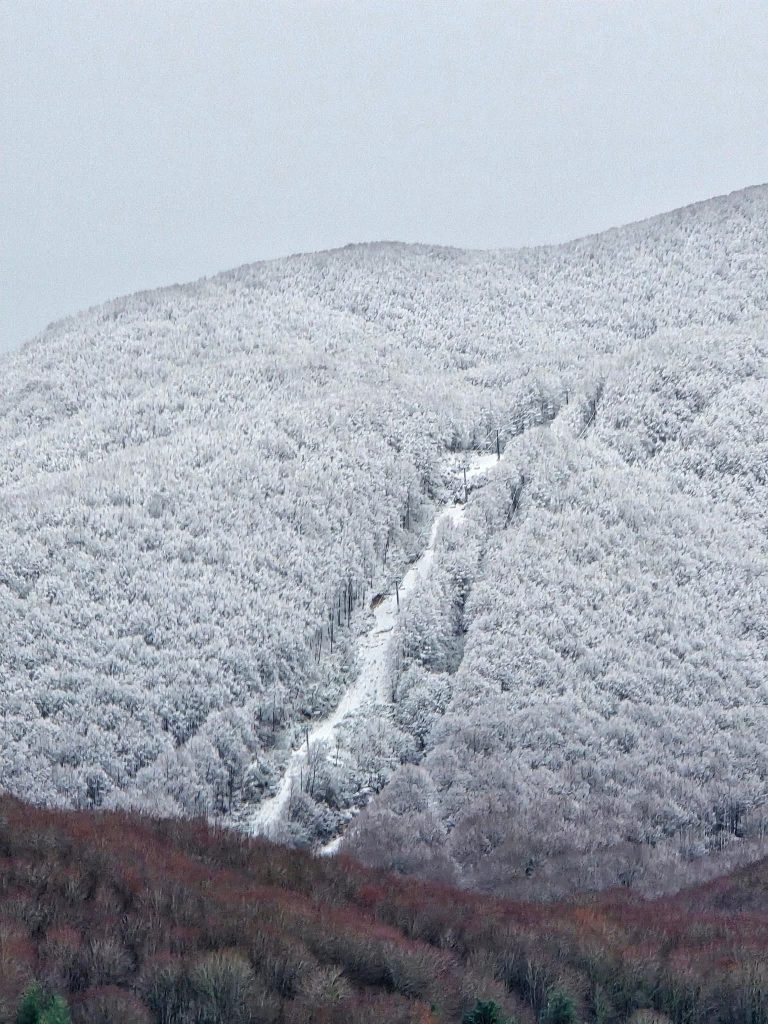 Laceno, l’inverno fa il suo ingresso: prima neve sull’altopiano e sui Monti Picentini(foto)