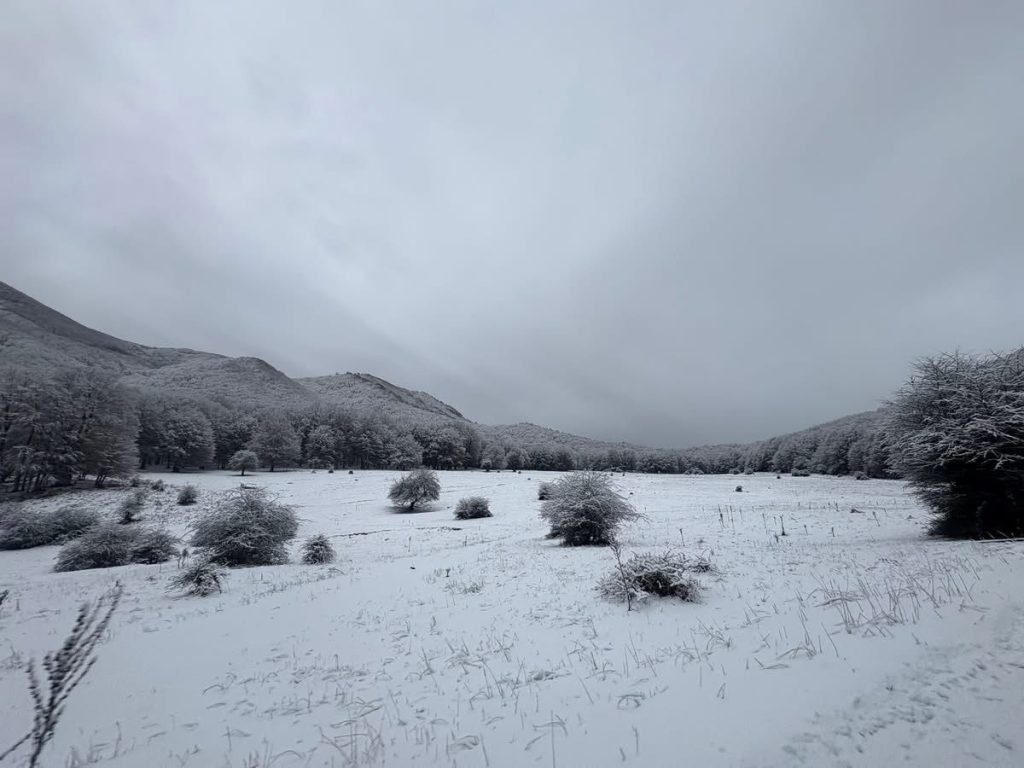 Laceno, l’inverno fa il suo ingresso: prima neve sull’altopiano e sui Monti Picentini(foto)