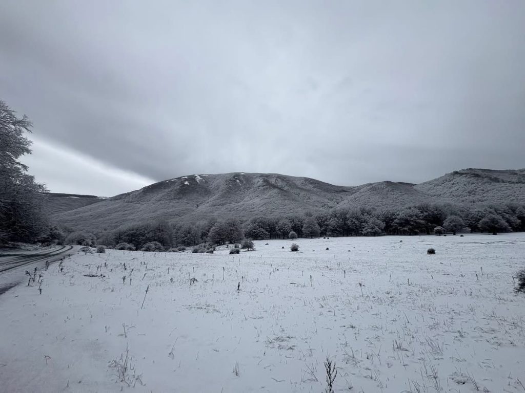 Laceno, l’inverno fa il suo ingresso: prima neve sull’altopiano e sui Monti Picentini(foto)