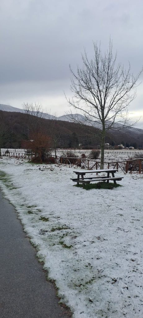 Laceno, l’inverno fa il suo ingresso: prima neve sull’altopiano e sui Monti Picentini(foto)